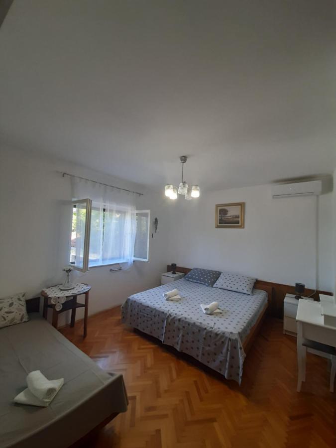 Giovanna - Spacious Lovely Apartment Supetar Kültér fotó