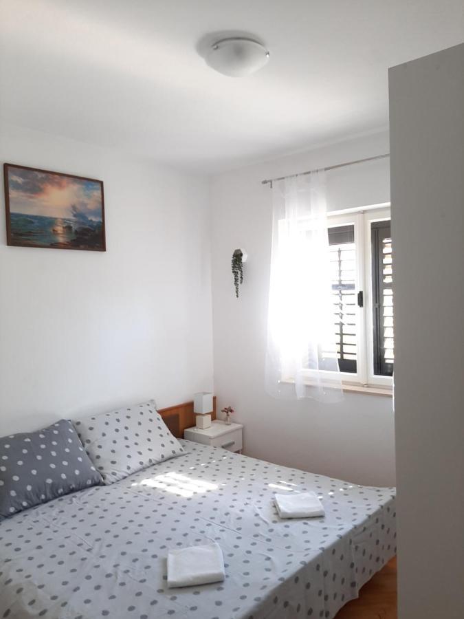 Giovanna - Spacious Lovely Apartment Supetar Kültér fotó