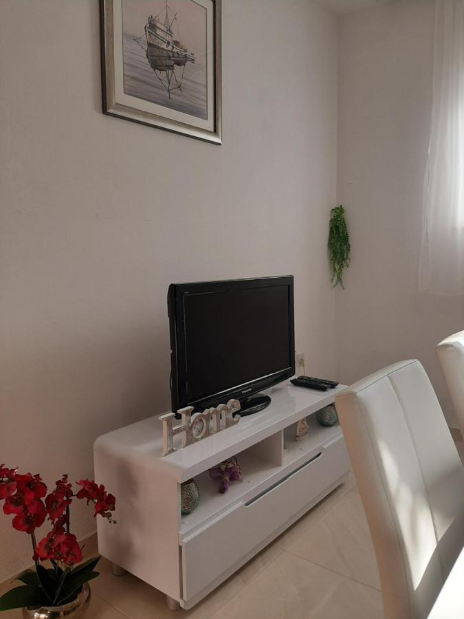Giovanna - Spacious Lovely Apartment Supetar Kültér fotó